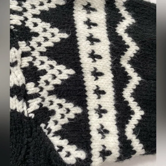 Francesca’s Black & White Pattern Mock Neck Knit Sweater L Fair Isle ST21949 - Picture 9 of 11